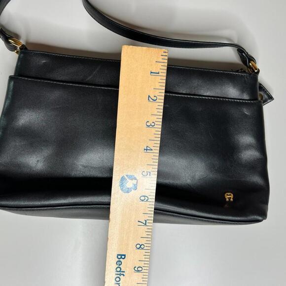 Vintage Etienne Aigner Black Leather Shoulder Bag Purse Gold Hardware Classic - Picture 4 of 11